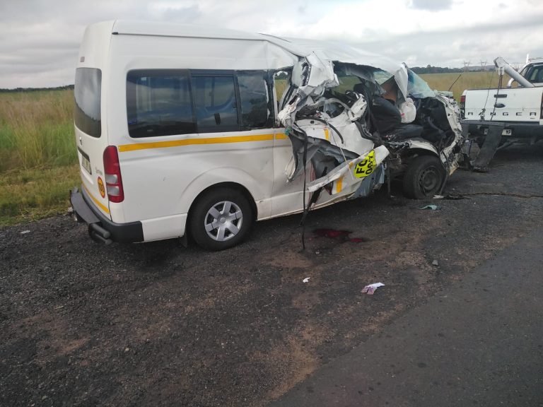 Four people die in N4 crash