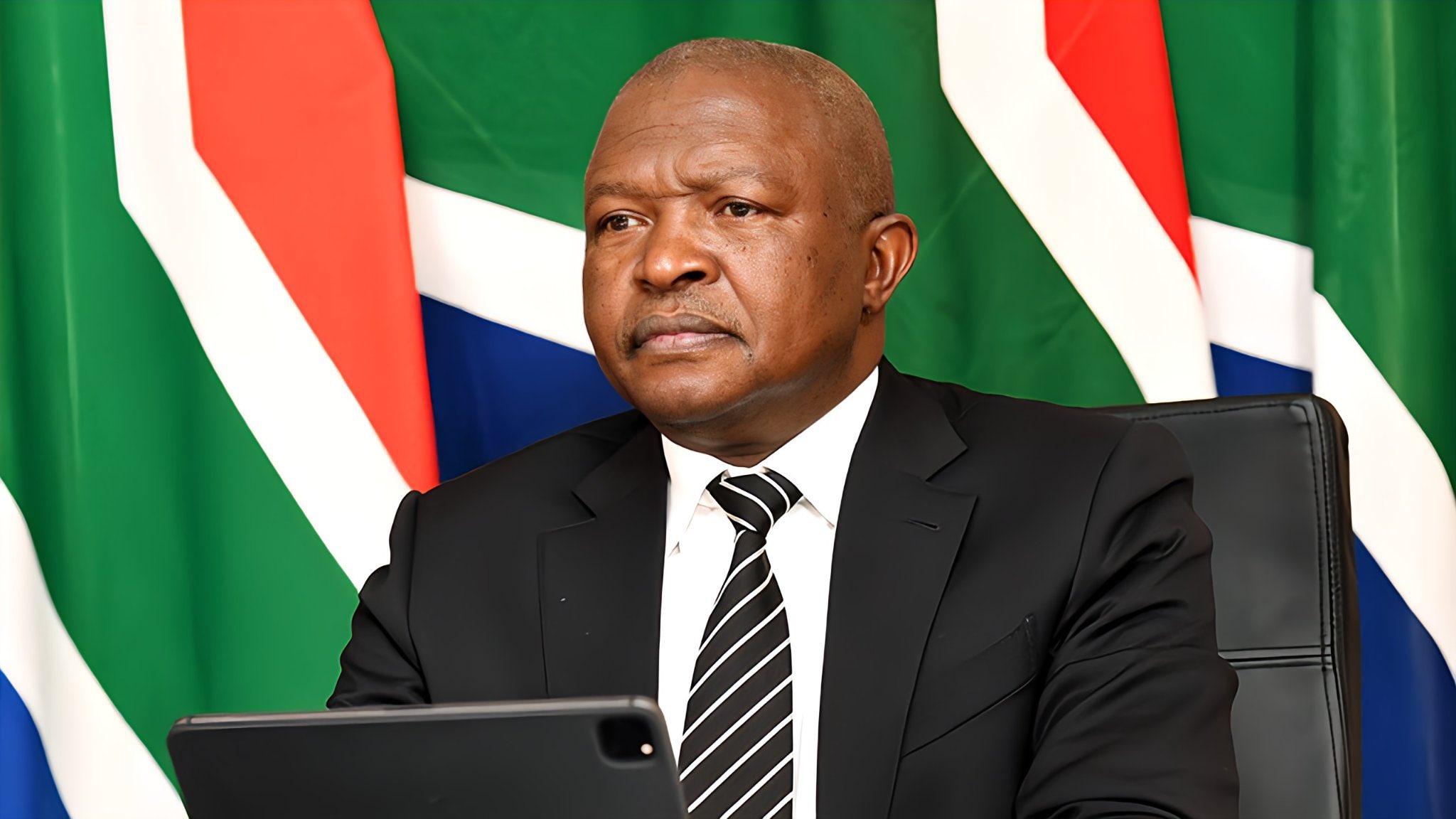 #RIPDavidMabuza: Tributes pour in for DD Mabuza